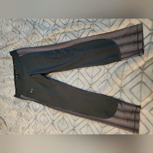 Under armour womens headgear compression Capri legging - size L